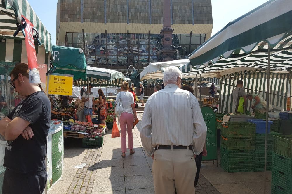 Die Leipziger Wochenmärkte dürfen vorerst geöffnet bleiben. Foto: Marko Hofmann