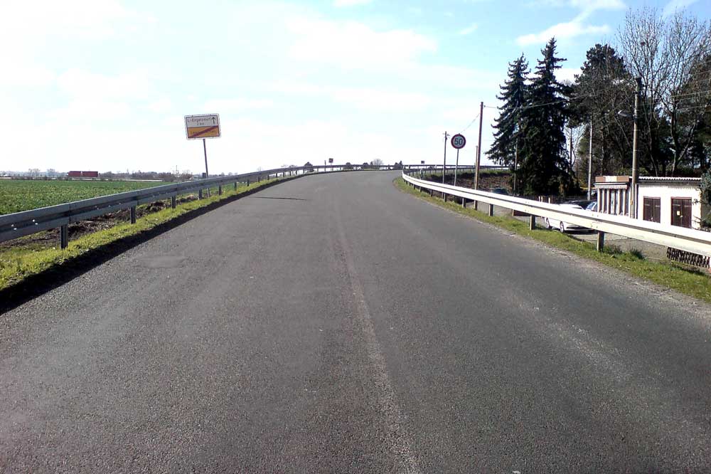 Baumlos: Auffahrt zur Brücke über die A 14. Foto: ADFC Leipzig