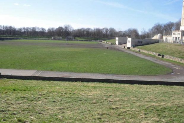Festwiese mit Treppe zum Stadion. Foto: Ulf Walther