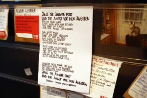 Ein Gedicht von Mascha Kaléko im Supermarkt am Kreuz. Foto: Ralf Julke