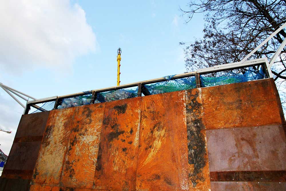 Der Expeditions-Würfel vor dem Naturkundemuseum. Foto: Naturkundemuseum Leipzig