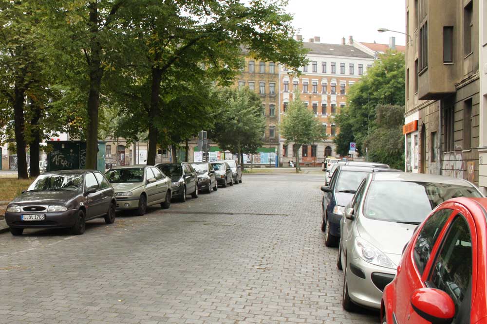 Zugeparkt auch in Schönefeld. Archivfoto: Ralf Julke