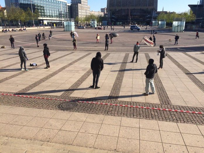 Reichlich Sicherheitsabstand und Masken bei der PARTEI am 20. April in Leipzig. Foto: L-IZ.de