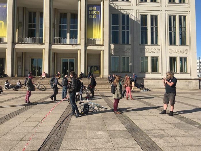 Flatterband, Teilnehmerlisten, Masken: Unwirkliche Demozeiten. Foto: L-IZ.de