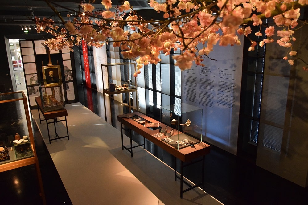Blick in die Ausstellung mit Hanami-Installation, Foto Kevin Bress