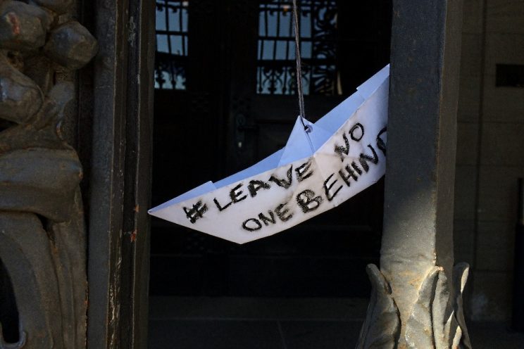 Seebrücke-Aktion 2020: Leave no one behind. Foto: LZ