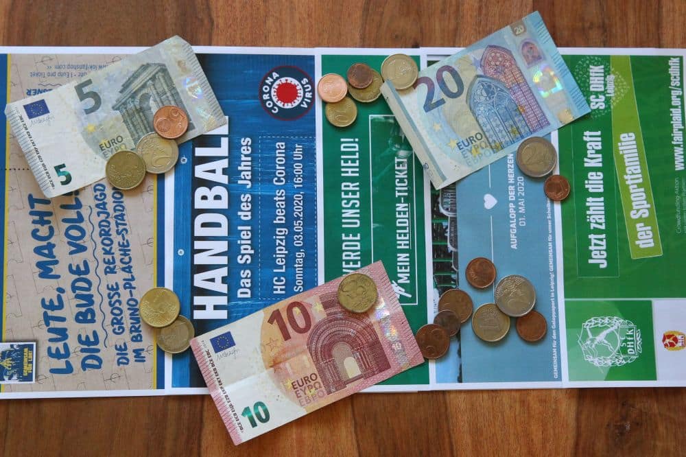 Im Kampf ums finanzielle Überleben sind die Vereine mehr denn je auf ihre Fans und Unterstützer angewiesen. Foto: Jan Kaefer