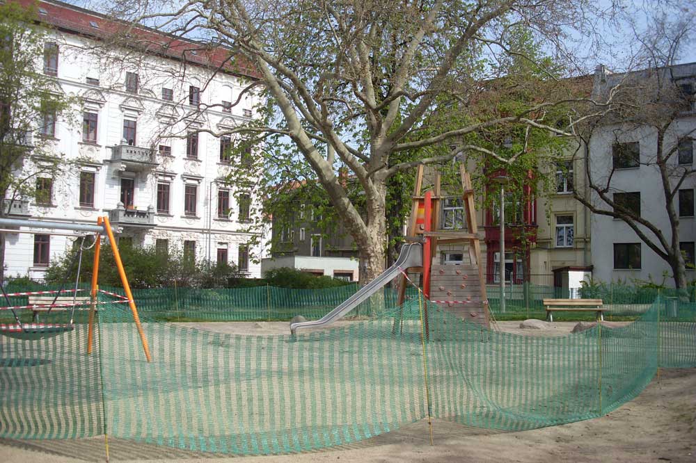 Spielplatz mit "Kröten"-Zaun. Foto: Lisa Selig