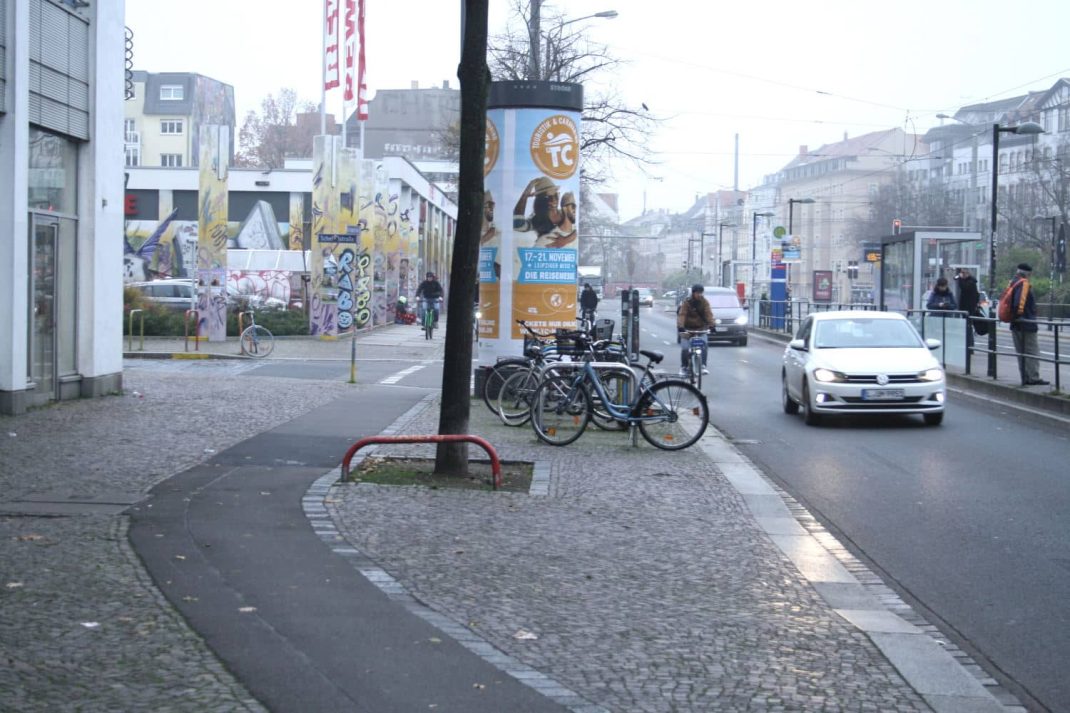 Gefährliche Radwegeführung an der Scheffelstraße. Foto: Ralf Julke