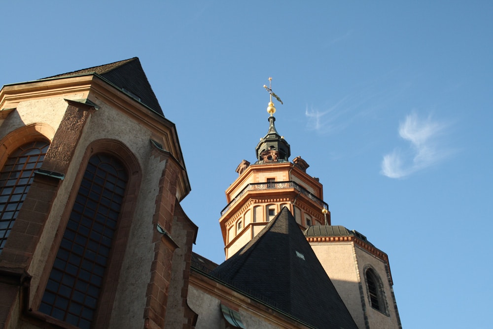 Vor der Nikolaikirche demonstrierten am Samstag etwa 30 Personen gegen die Coronaregeln. Archivfoto: L-IZ.de