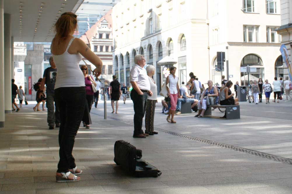 Derzeit auch nicht möglich: Straßenmusik in der City. Foto: Ralf Julke