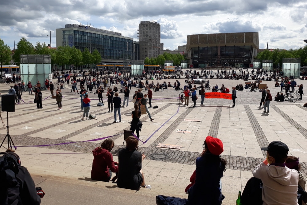 Ein linkes Bündnis demonstriert auf dem Augustusplatz für Arbeiter/-innen. Foto: René Loch
