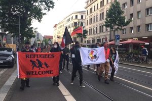 Eine Demonstration f&uuml;r die Rechte der in D&ouml;lzig untergebrachten Asylbewerber. Foto: Birthe Klemann