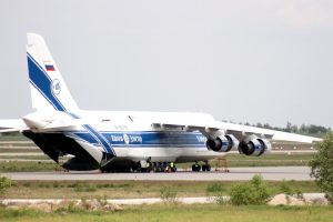 Die Fluggesellschaft Volga Dnjepr mit den großen Lastenfliegern am Flughafen Leipzig. Foto: LZ