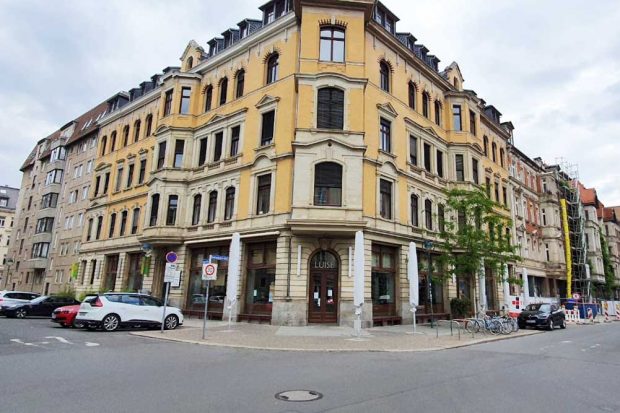 Vorm Café Luise wäre auch mehr Platz für die Freisitzfläche. Foto: Tim Elschner