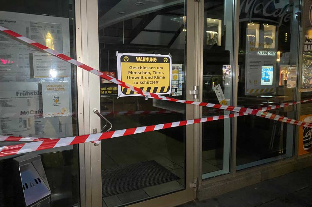 Abgesperrte McDonald's-Filiale. Foto: Animal Rebellion Leipzig