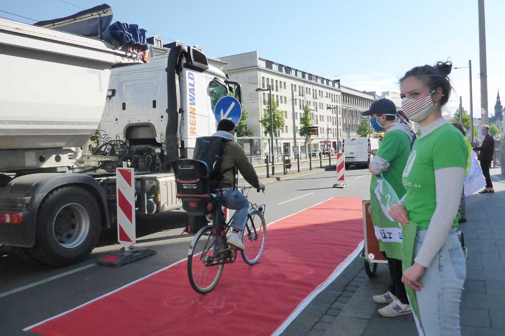 Ranstädter Steinweg und Ökolöwen-Aktion.