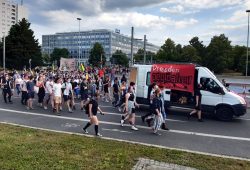 Vorrangig junge Menschen protestierten gegen PEGIDA in Dresden. Foto: Luise Mosig