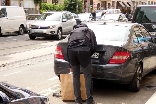 Beschlagnahmung von Beweismaterial am 10. Juni 2020 an der Wolfgang Heinze Straße. Foto: L-IZ.de