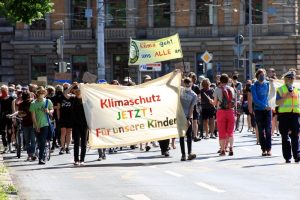 Fridays for Future wieder mit einer Demo trotz Coronakrise in Leipzig unterwegs. Foto: L-IZ.de