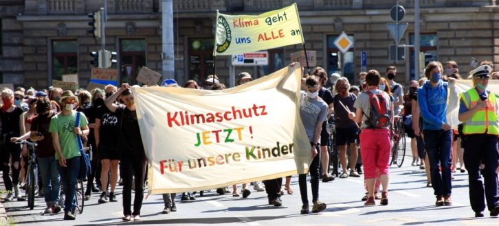 Fridays for Future wieder mit einer Demo trotz Coronakrise in Leipzig unterwegs. Foto: L-IZ.de