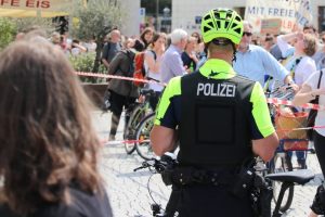 Im Netz quellen die „Polizei-Rad-Witze“ schon über: Wie nennt die Polizei eine Radregistrierung? Artikelnummer. Foto: L-IZ.de