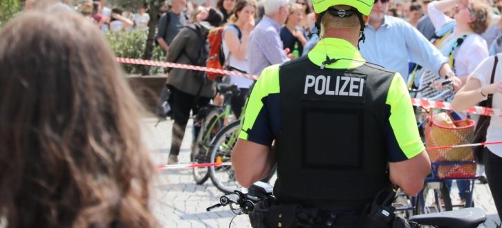 Im Netz quellen die „Polizei-Rad-Witze“ schon über: Wie nennt die Polizei eine Radregistrierung? Artikelnummer. Foto: L-IZ.de