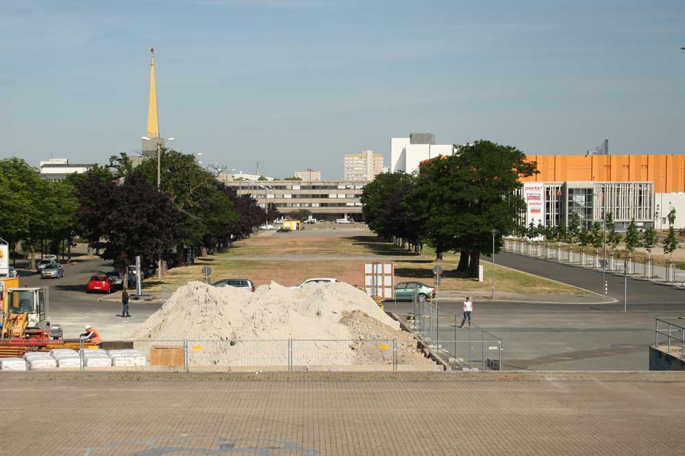 Alte Messe: Viel Platz für eine Ballsporthalle? Foto: Ralf Julke
