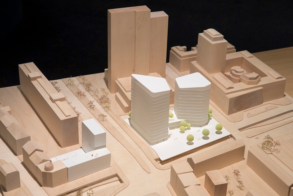 Modell des siegreichen Entwurfs von HENN Architekten, München. Foto: Covivio / Stefan Hoyer