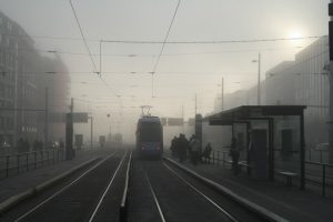 Im Nebel: Leipziger Straßenbahn. Foto: Ralf Julke