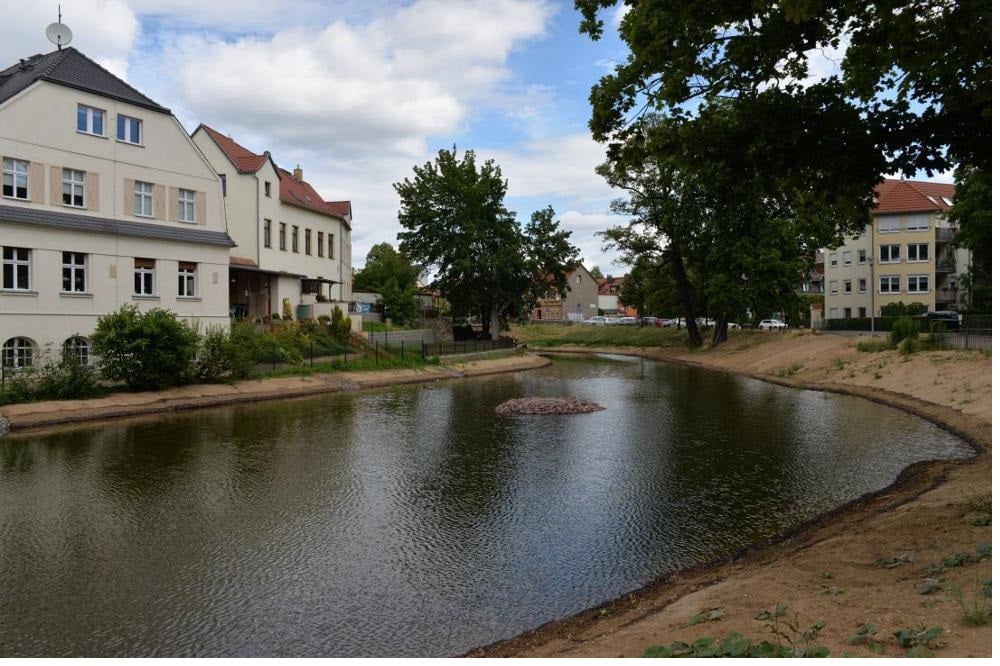 2. Bauabschnitt mit Schwaneninsel. Deren Begrünung erfolgt im Herbst. Foto: Christian Maurer