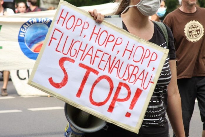 Demo gegen den Flughafenausbau. Foto: LZ