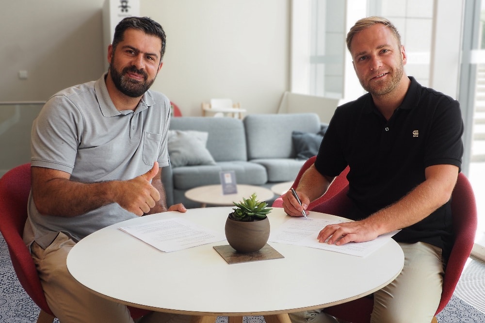 Karsten Günther und Jan Kaufhold bei der Verlängerung der Medienpartnerschaft mit SACHSEN FERNSEHEN. Quelle: SC DHfK