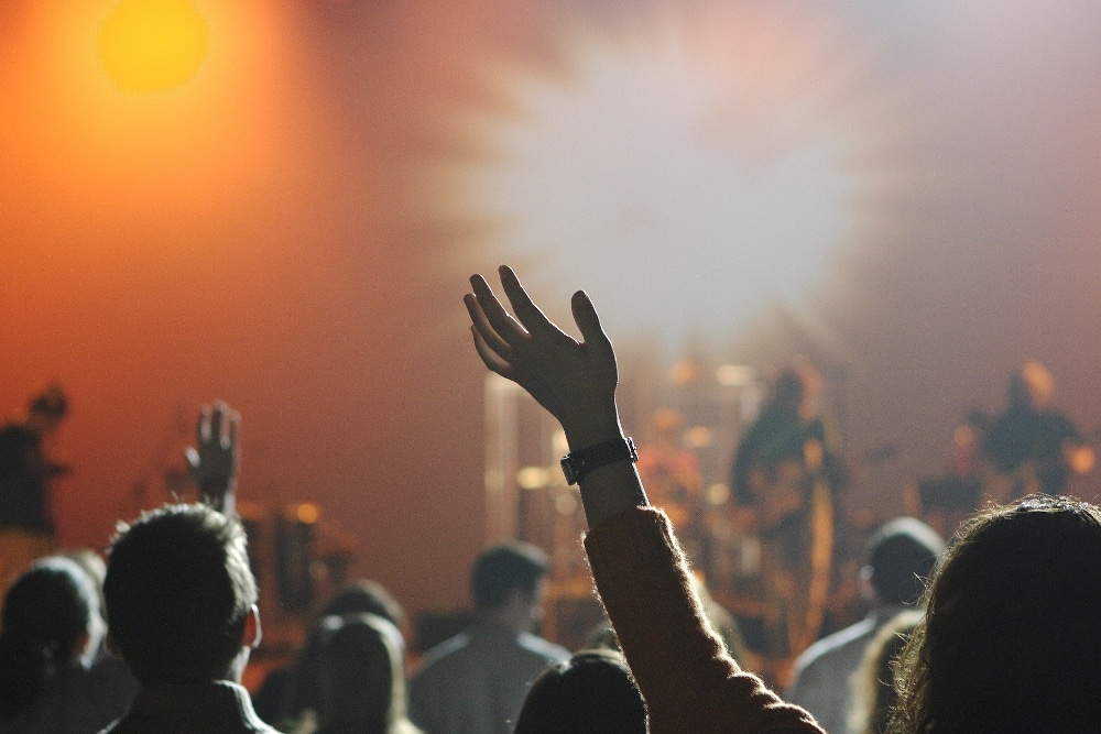 Forscher/-innen wollen testen, wie Konzerte in Coronazeiten wieder möglich sein könnten. Foto: Pixabay