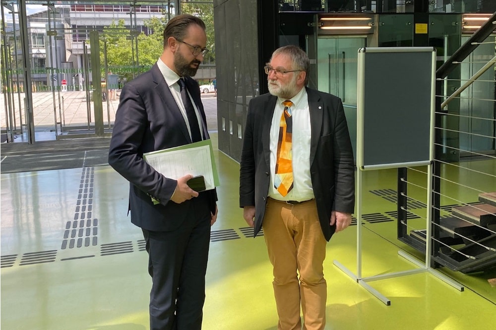 Wissenschaftsminister Sebastian Gemkow mit Direktor des ZIH (TU Dresden) Prof. Nagel © SMWK