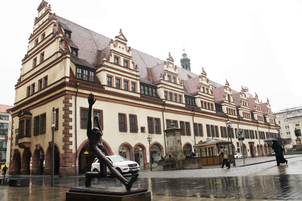 Am Naschmarkt beginnt der Hörspaziergang „Die Personen sind erfunden“. Foto: Ralf Julke