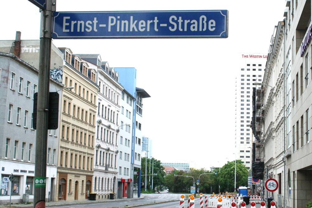 Straßenschild Ernst-Pinkert-Straße. Foto: Ralf Julke