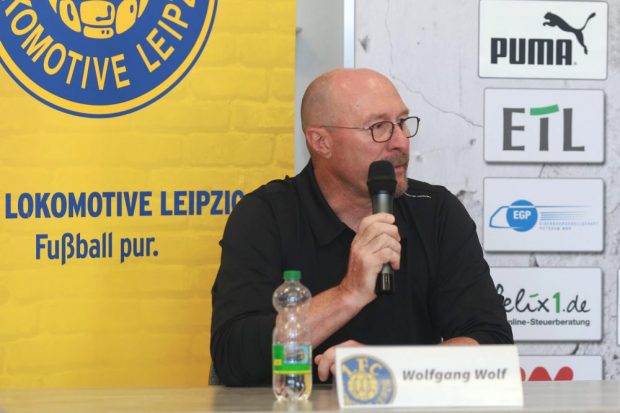 Als Trainer blieb Wolfgang Wolf mit Lok unbesiegt, jetzt hat er seinen Abschied aus Leipzig verkündet. Foto: Thomas Gorlt