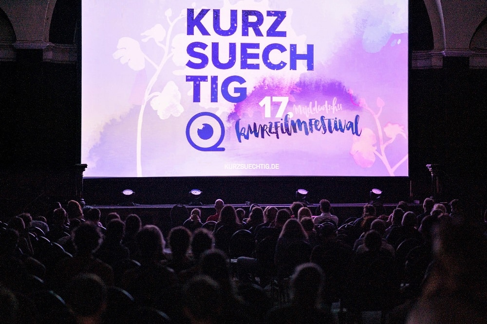 Kurzsuechtig Festival: Insgesamt 31 Filme liefen von Mittwoch bis Samstag im Wettbewerb des 17. KURZSUECHTIG Kurzfilmfestivals und sorgten für ausverkaufte Säle im Leipziger Felsenkeller. Quelle: KURZSUECHTIG e. V.