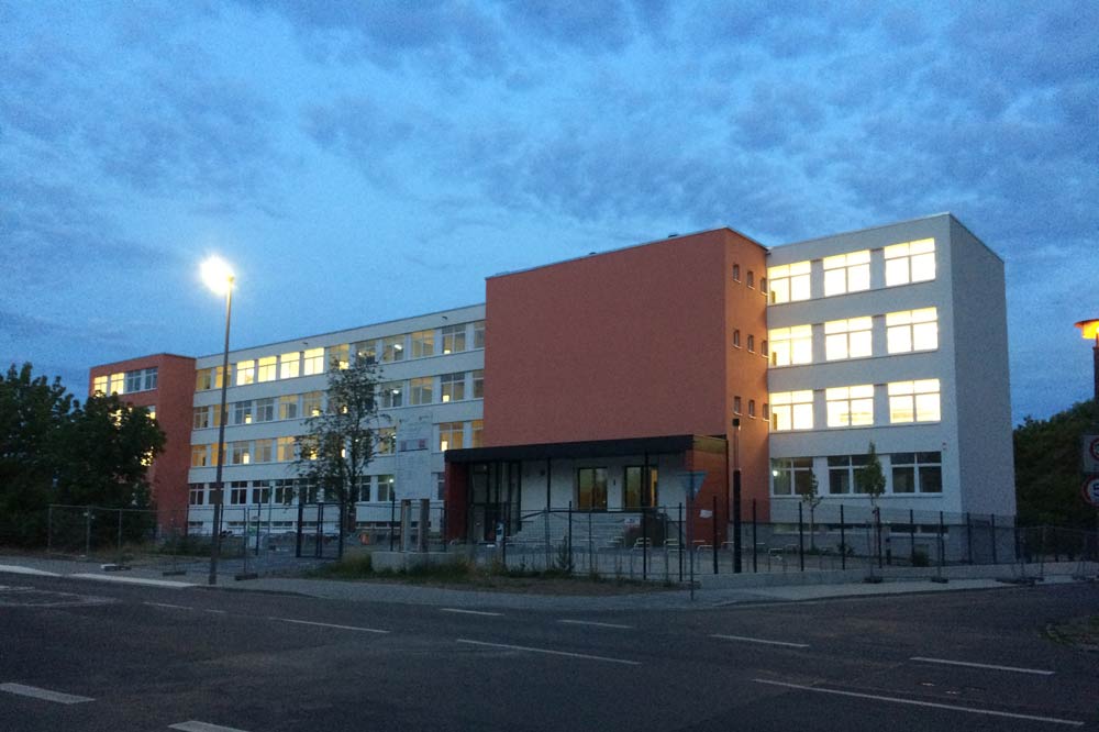 Das Schulgebäude in der Höltystraße 51. Foto: L-IZ