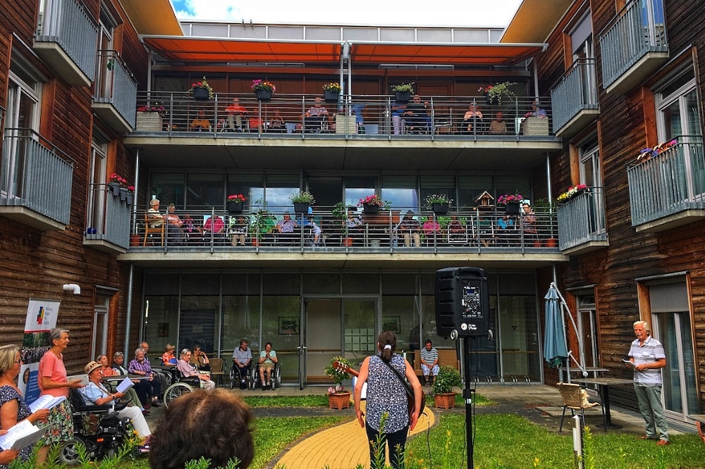 Singen im Altersheim Naunhofer Straße. Quelle: Stiftung Bürger für Leipzig