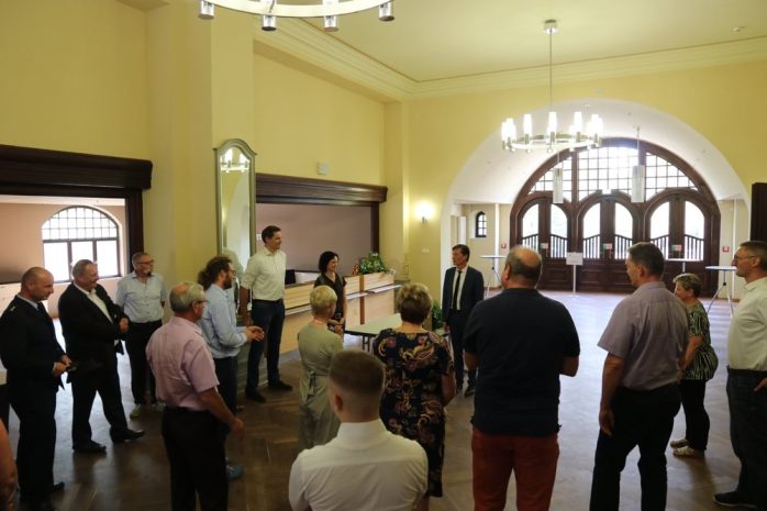 Der wiedergewählte Ordnungsbürgermeister Heiko Rosenthal (Linke) und seine Mitarbeiter/-innen. Foto: L-IZ.de