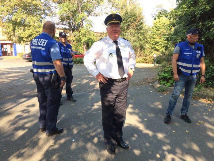 Auch der Landespolizeipräsident Sachsens, Horst Kretzschmar, ist heute vor Ort. Foto: L-IZ.de