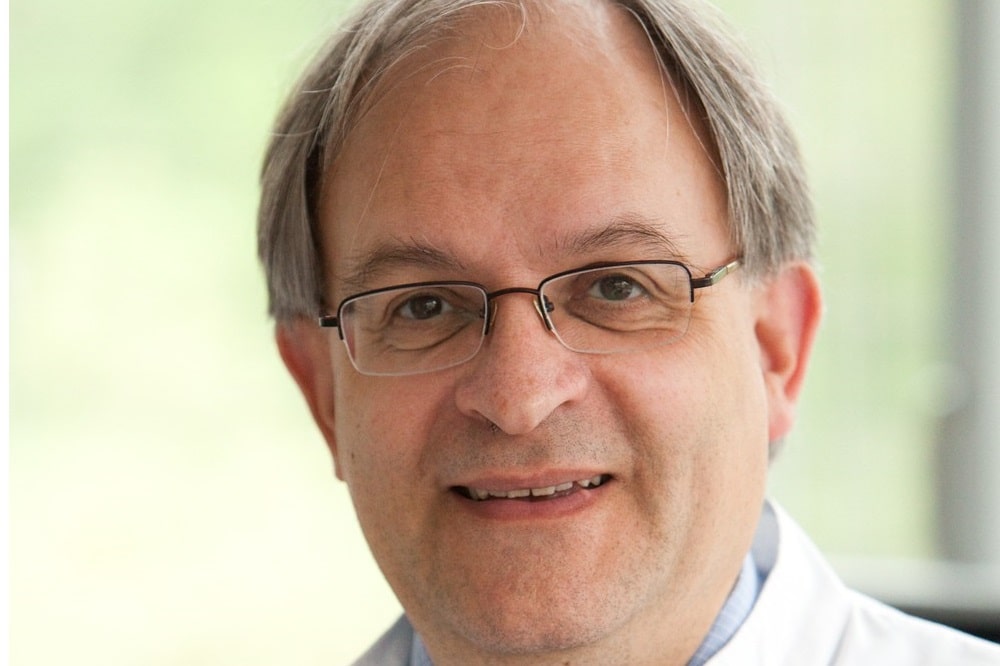 Angesehener Experte und gefragter Gesprächspartner, vor allem in Zeiten der Corona-Pandemie: Prof. Uwe Gerd Liebert leitete das Institut für Virologie am UKL seit einem Vierteljahrhundert. Nun geht er in den Ruhestand. Foto: Stefan Straube / UKL