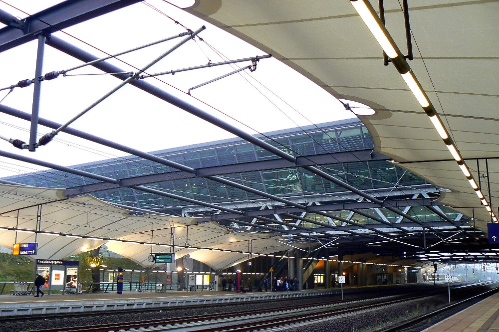 Vom Flughafen Halle Leipzig wurden seit Anfang Juni 108 Menschen abgeschoben. Foto: Dirk Schaefer/Wikimedia