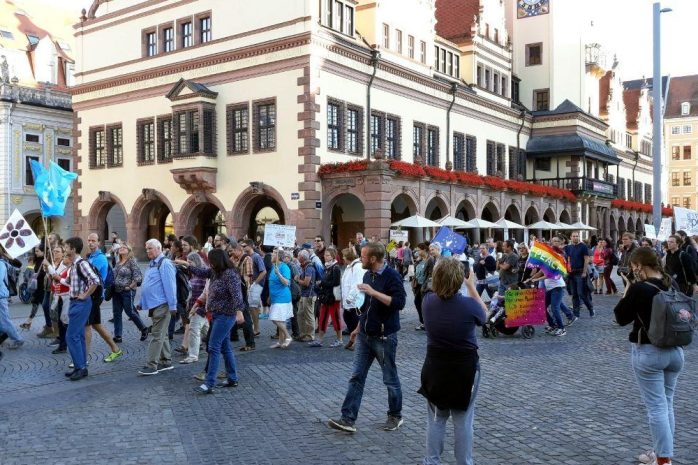 Und los geht der Tanz Richtung Katharinenstraße gegen 17:45 Uhr. Foto: L-IZ.de