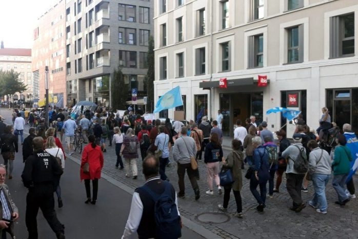 Viele sind es nicht mehr auf der Tanzdemo der "Querdenker". Foto: L-IZ.de