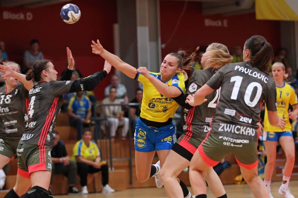 Emely Theilig traf dreimal, doch kassierte auch drei Zeitstrafen. Foto: Jan Kaefer