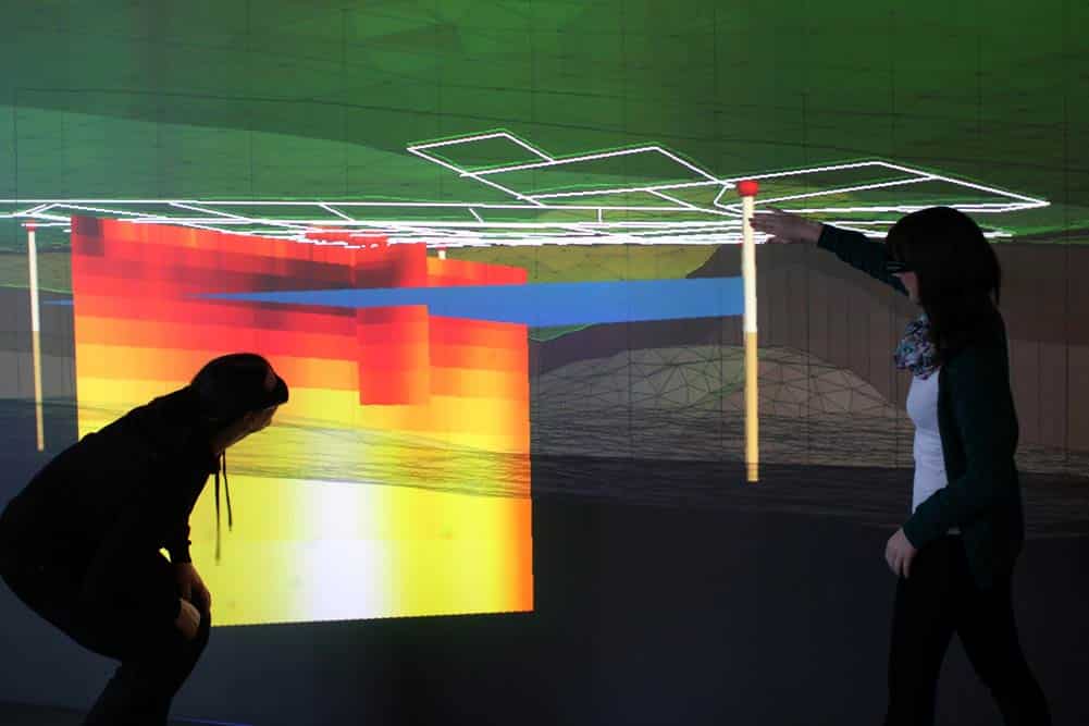 Eine Vision ist es, überschüssige Wärme/Kälte zu speichern und im Winter zum Heizen bzw. im Sommer zum Kühlen zu nutzen. Die dafür nötigen Erdwärmesonden planen die Forschenden mithilfe von Virtual Reality. Foto: Lars Bilke/UFZ-Vislab