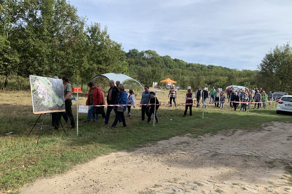 Informationstafeln zur Geschichte von Schlobachshof. Foto: Schlobachshof e.V.